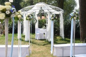 Blumendekor für Hochzeit am See